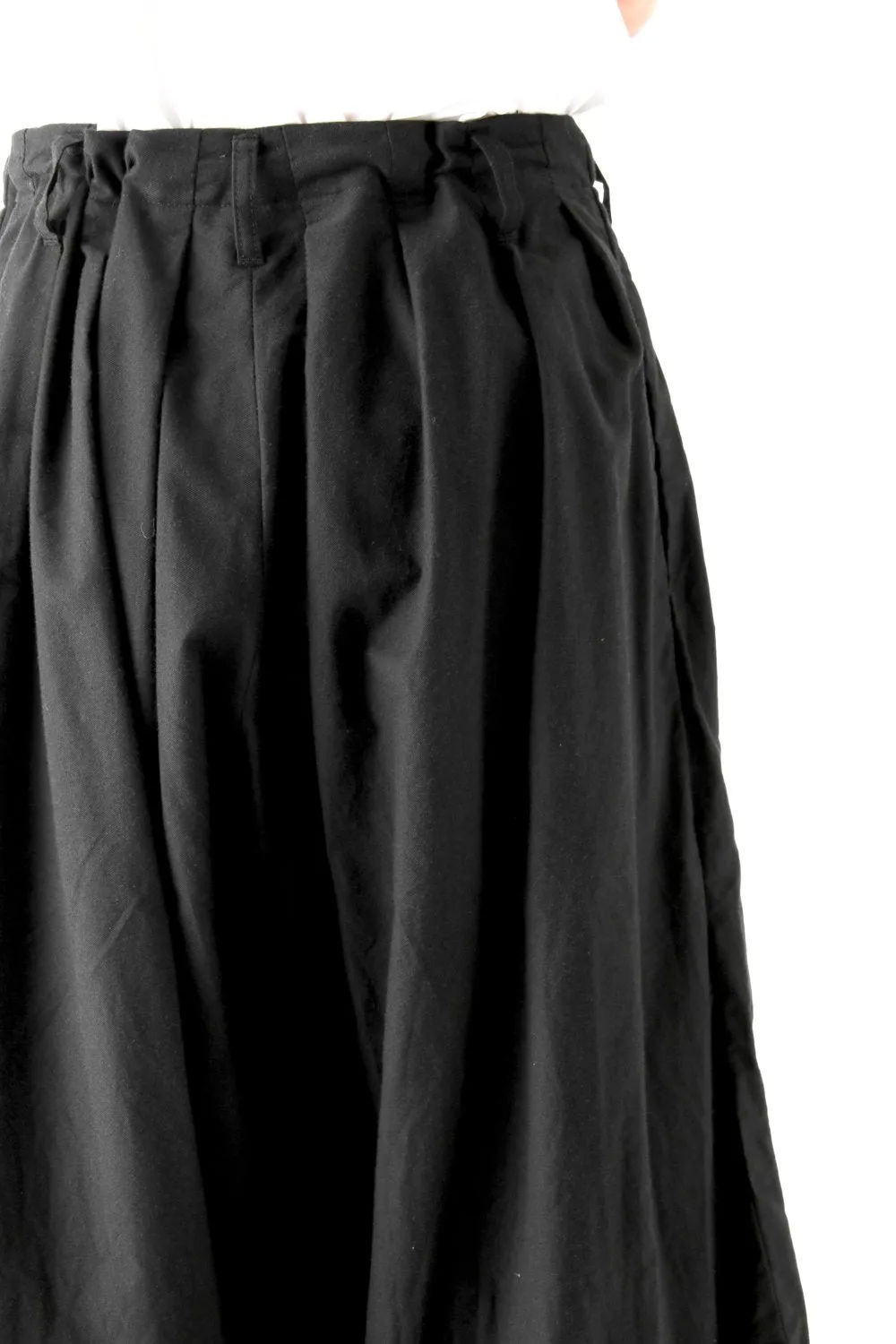 Front Open Tuck Pants