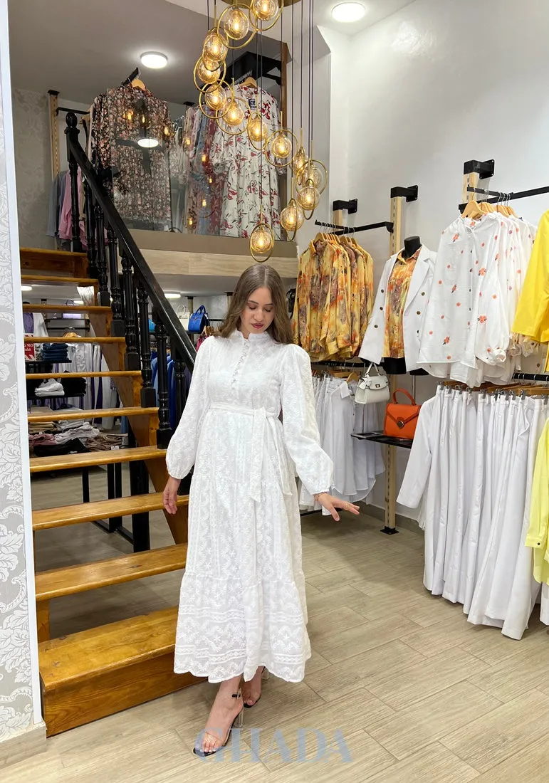 Robe blanche brodée