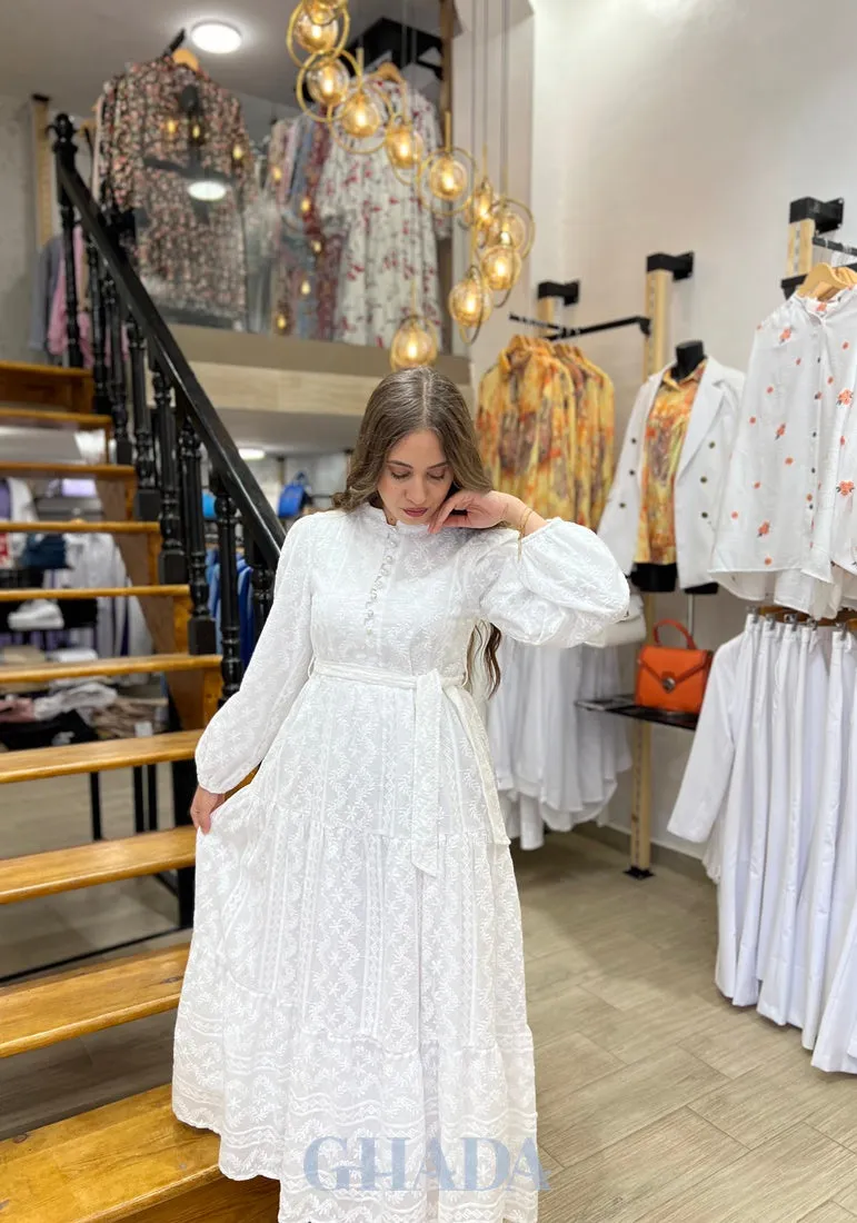 Robe blanche brodée